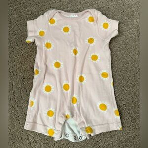Hanna Andersson Pink and Yellow Daisy shorty Bodysuit 3-6 months